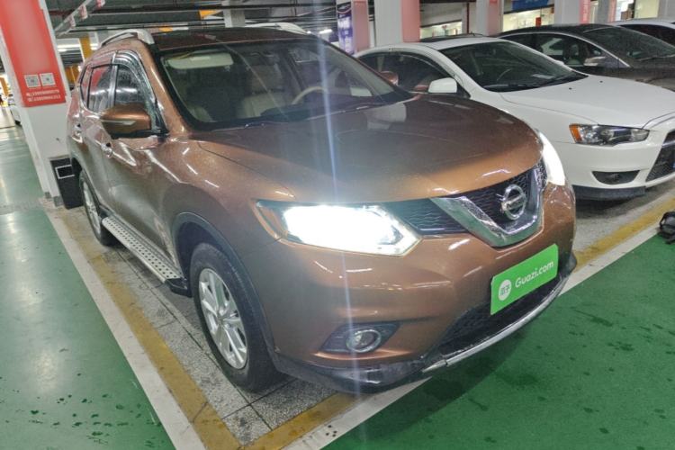 Used Nissan X-Trail 2014 2.0L CVT Comfort Edition 2WD Front Right 45 Deg