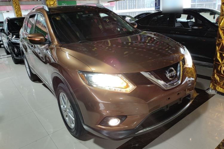 Used Nissan X-Trail 2014 2.5L CVT Leading Edition 4WD Front Right 45 Deg