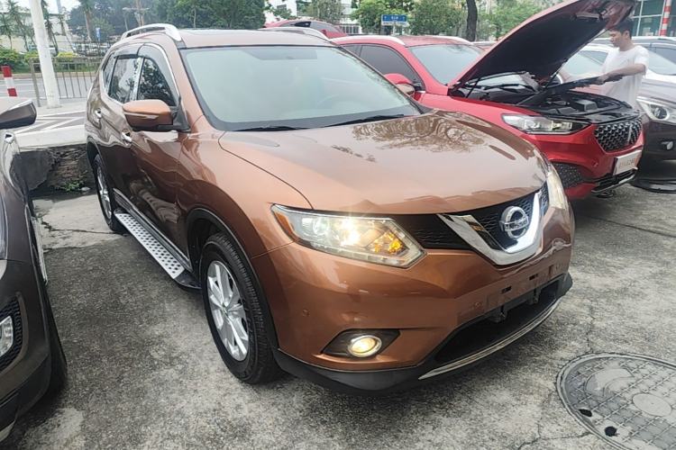 Used Nissan X-Trail 2014 2.5L CVT Luxury Edition 4WD Front Right 45 Deg