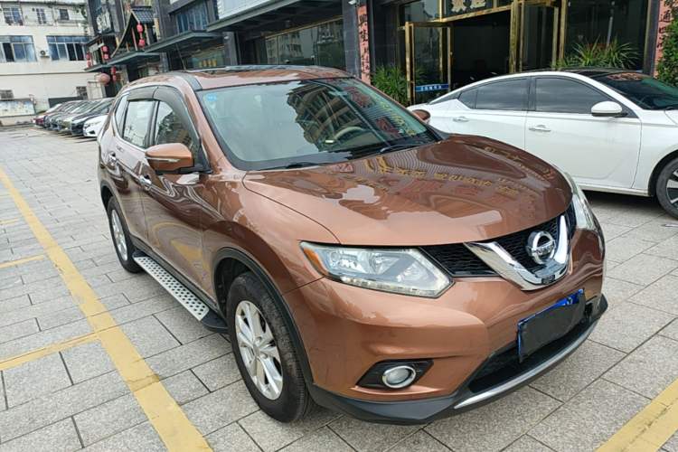 Used Nissan X-Trail 2014 2.0L CVT Comfort Edition 2WD Front Right 45 Deg