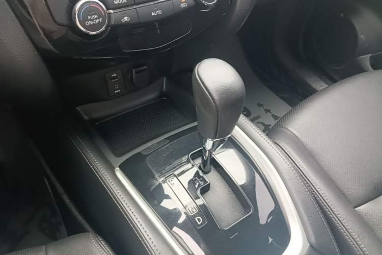 Used Nissan X-Trail 2014 2.0L CVT Comfort Edition 2WD Gear Lever