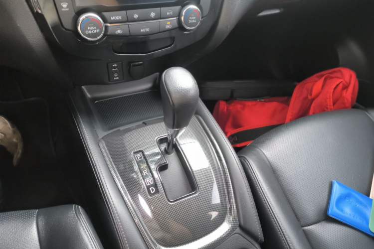Used Nissan X-Trail 2014 2.0L CVT Comfort Edition 2WD Gear Lever