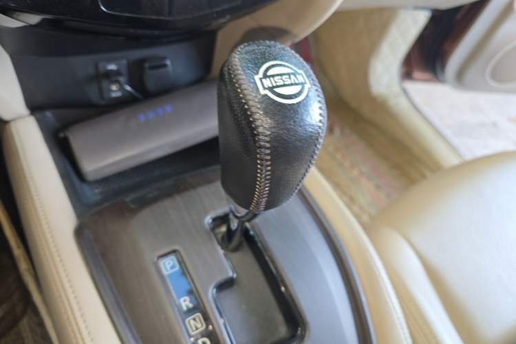 Used Nissan X-Trail 2014 2.0L CVT Comfort Edition 2WD Gear Lever