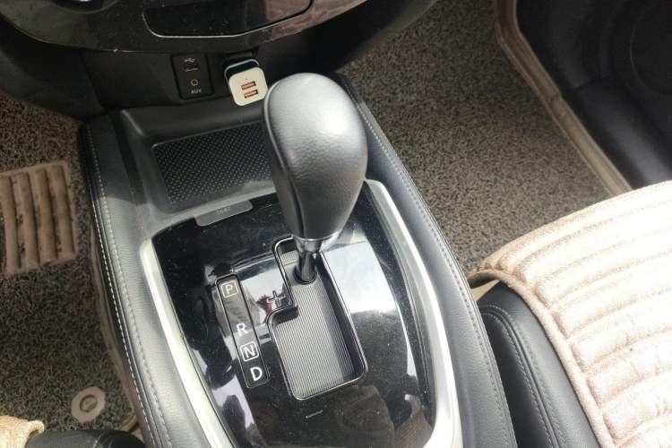 Used Nissan X-Trail 2014 2.0L CVT Comfort Edition 2WD Gear Lever