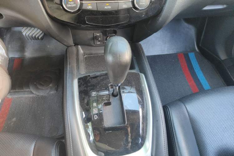 Used Nissan X-Trail 2014 2.0L CVT Comfort Edition 2WD Gear Lever