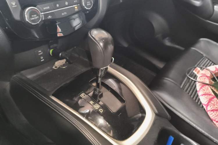 Used Nissan X-Trail 2014 2.0L CVT Comfort Edition 2WD Gear Lever