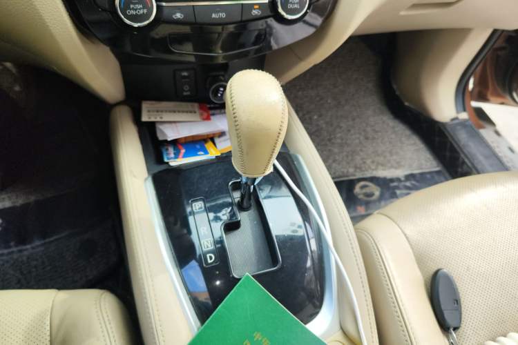Used Nissan X-Trail 2014 2.5L CVT Leading Edition 4WD Gear Lever