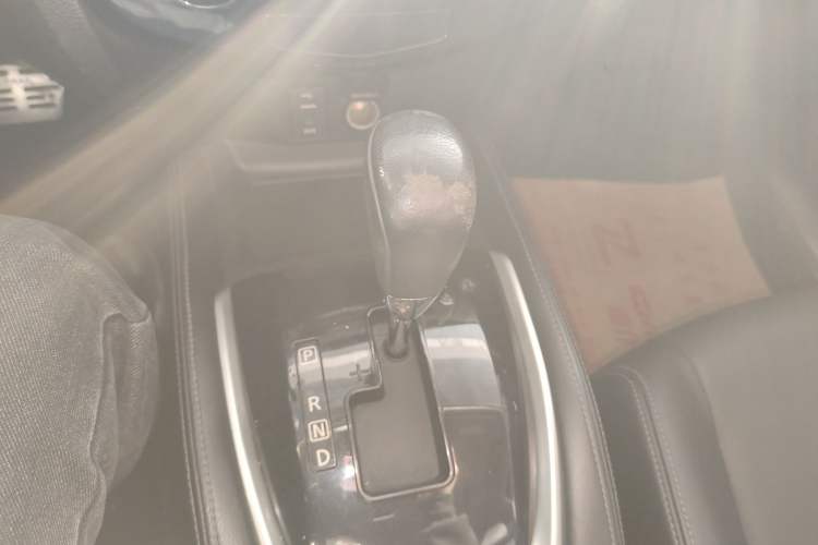 Used Nissan X-Trail 2014 2.5L CVT Luxury Edition 4WD Gear Lever