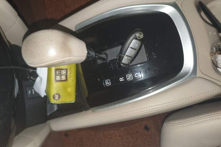 Used Nissan X-Trail 2014 2.5L CVT Luxury Edition 4WD Gear Lever