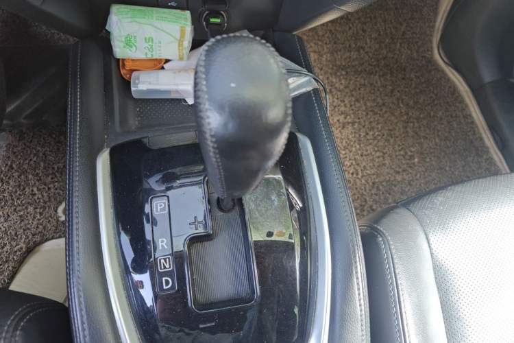 Used Nissan X-Trail 2014 2.5L CVT Luxury Edition 4WD Gear Lever
