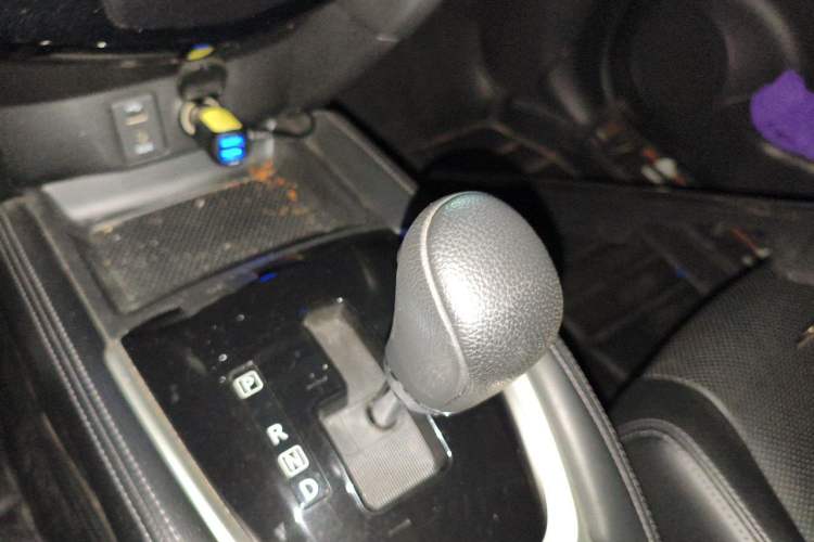 Used Nissan X-Trail 2014 2.0L CVT Comfort Edition 2WD Gear Lever