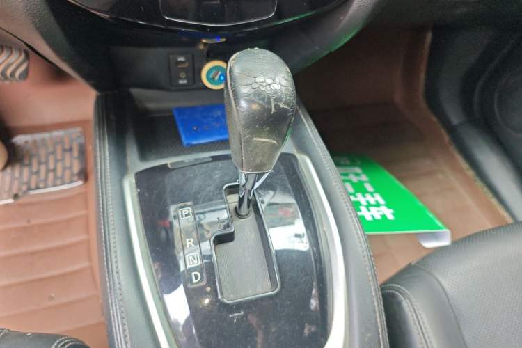 Used Nissan X-Trail 2014 2.0L CVT Comfort Edition 2WD Gear Lever