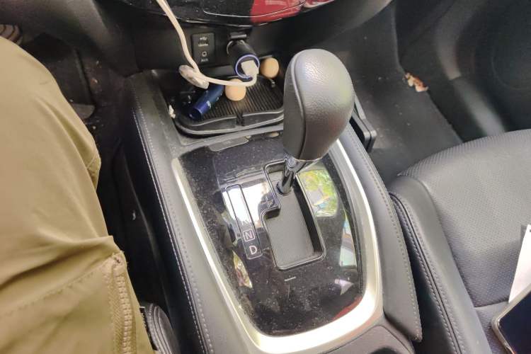 Used Nissan X-Trail 2014 2.5L CVT Luxury Edition 4WD Gear Lever