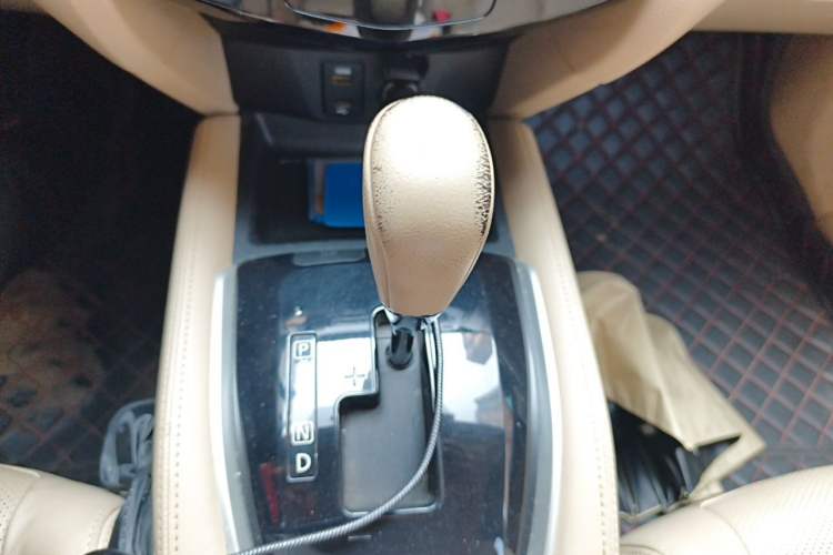Used Nissan X-Trail 2014 2.5L CVT Luxury Edition 4WD Gear Lever