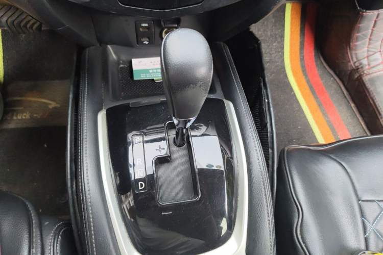 Used Nissan X-Trail 2014 2.0L CVT Comfort Edition 2WD Gear Lever