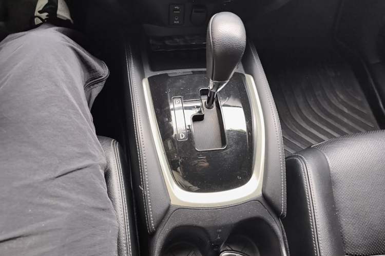 Used Nissan X-Trail 2014 2.0L CVT Comfort Edition 2WD Gear Lever