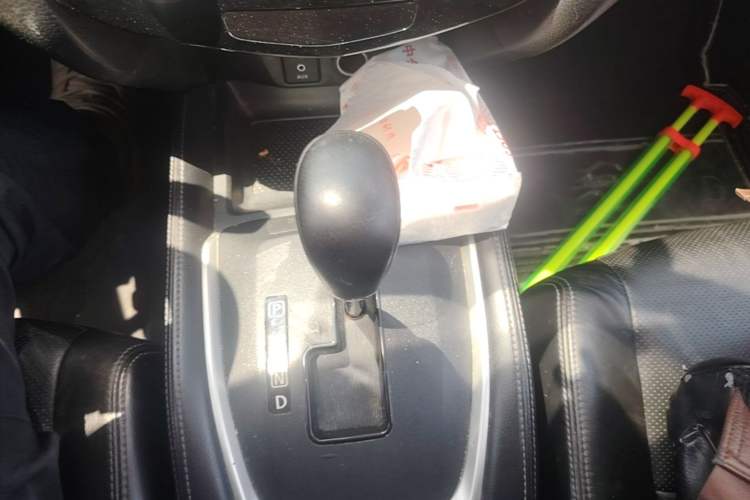 Used Nissan X-Trail 2014 2.0L CVT Comfort Edition 2WD Gear Lever
