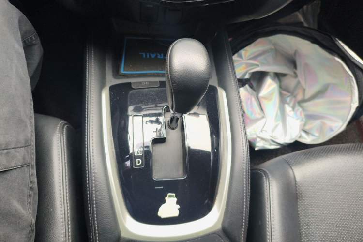 Used Nissan X-Trail 2014 2.0L CVT Comfort Edition 2WD Gear Lever
