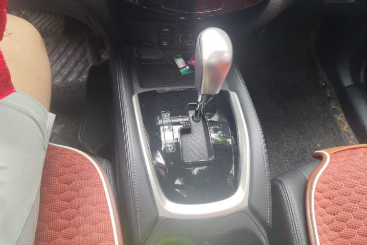 Used Nissan X-Trail 2014 2.0L CVT Comfort Edition 2WD Gear Lever