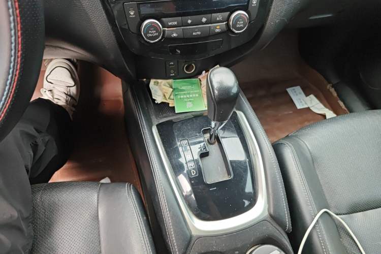 Used Nissan X-Trail 2014 2.0L CVT Smart Edition 2WD Gear Lever