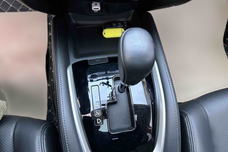 Used Nissan X-Trail 2014 2.0L CVT Comfort Edition 2WD Gear Lever