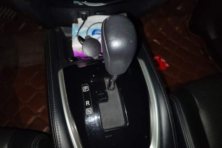Used Nissan X-Trail 2014 2.0L CVT Smart Edition 2WD Gear Lever