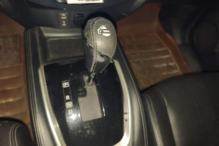 Used Nissan X-Trail 2014 2.5L CVT Luxury Edition 4WD Gear Lever