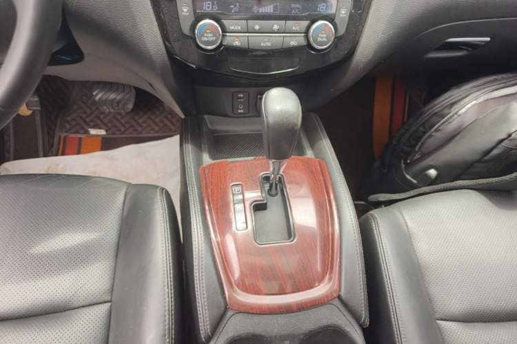 Used Nissan X-Trail 2014 2.0L CVT Comfort Edition 2WD Gear Lever