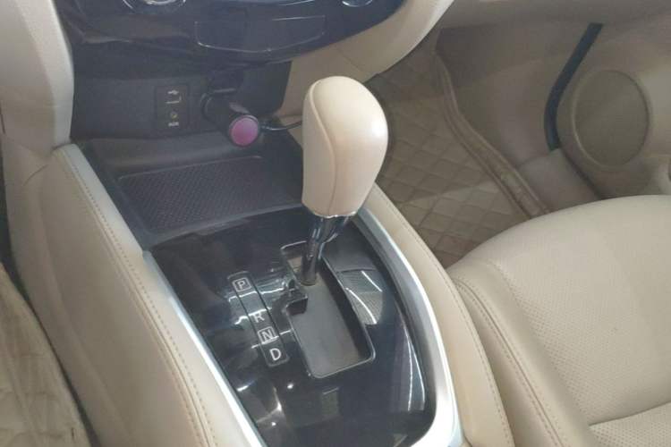 Used Nissan X-Trail 2014 2.0L CVT Comfort Edition 2WD Gear Lever