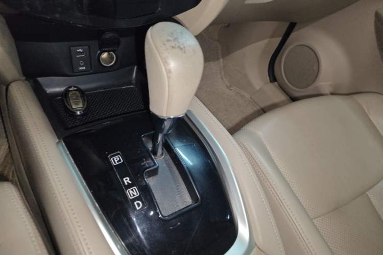 Used Nissan X-Trail 2014 2.0L CVT Comfort Edition 2WD Gear Lever