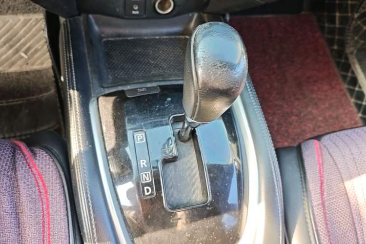Used Nissan X-Trail 2014 2.0L CVT Comfort Edition 2WD Gear Lever