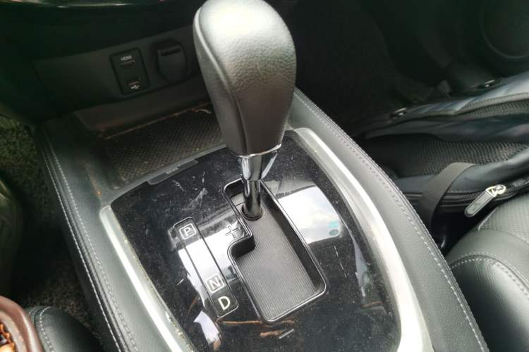 Used Nissan X-Trail 2014 2.5L CVT Leading Edition 4WD Gear Lever