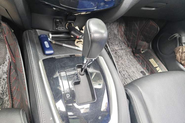 Used Nissan X-Trail 2014 2.0L CVT Comfort Edition 2WD Gear Lever