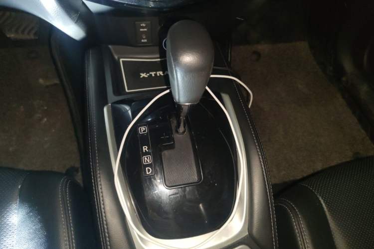 Used Nissan X-Trail 2014 2.0L CVT Comfort Edition 2WD Gear Lever
