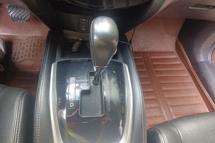 Used Nissan X-Trail 2014 2.0L CVT Comfort Edition 2WD Gear Lever