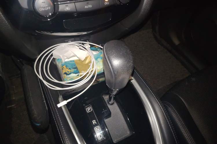 Used Nissan X-Trail 2014 2.5L CVT Leading Edition 4WD Gear Lever