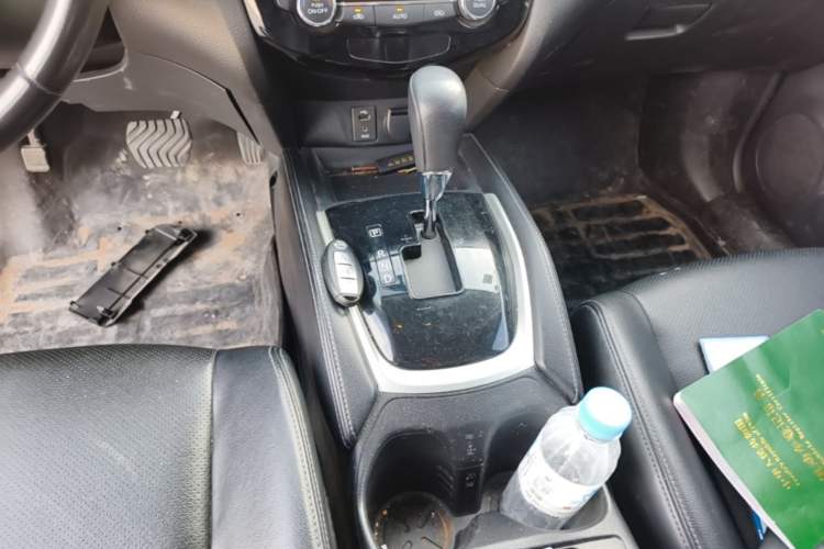 Used Nissan X-Trail 2014 2.0L CVT Comfort Edition 2WD Gear Lever