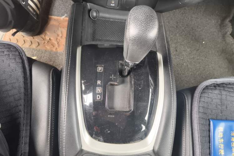 Used Nissan X-Trail 2014 2.5L CVT Luxury Edition 4WD Gear Lever