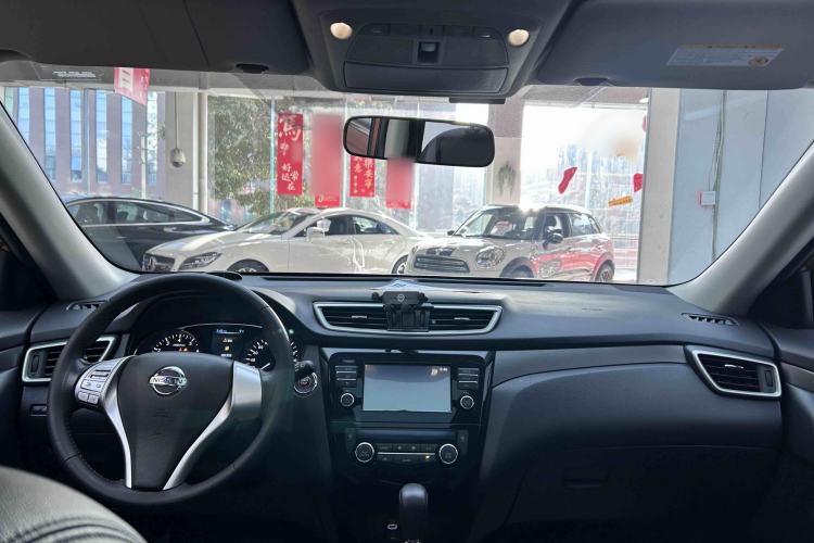 Used Nissan X-Trail 2014 2.0L CVT Comfort Edition 2WD Interior 4