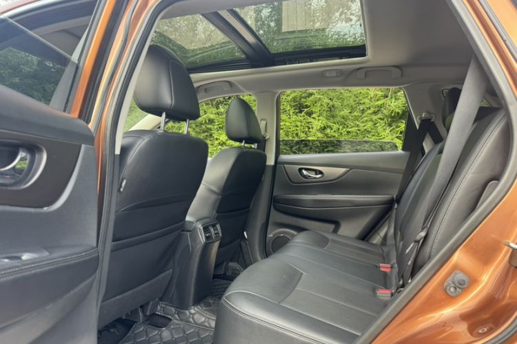 Used Nissan X-Trail 2014 2.0L CVT Comfort Edition 2WD Interior 4