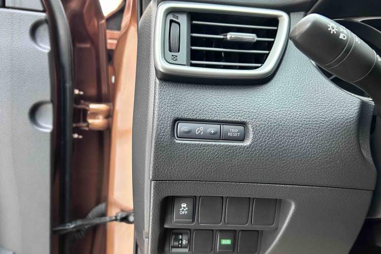 Used Nissan X-Trail 2014 2.0L CVT Comfort Edition 2WD Interior 5