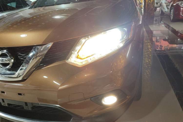 Used Nissan X-Trail 2014 2.5L CVT Leading Edition 4WD Left Front Headlight