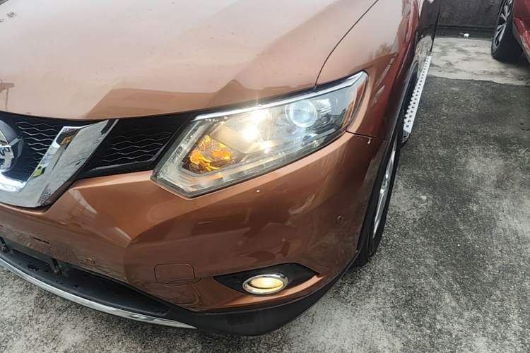 Used Nissan X-Trail 2014 2.5L CVT Luxury Edition 4WD Left Front Headlight