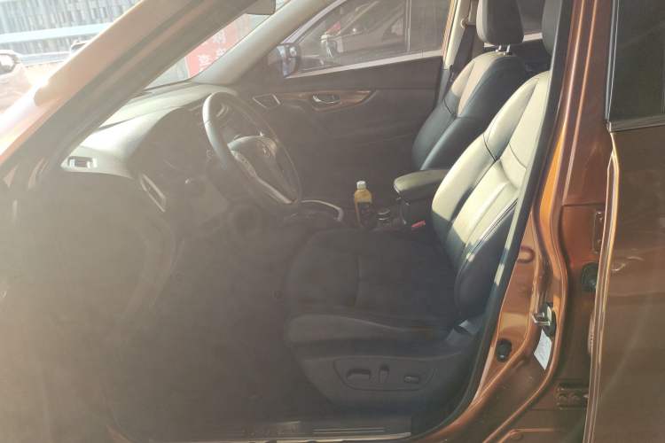 Used Nissan X-Trail 2014 2.5L CVT Luxury Edition 4WD Left Front Seat