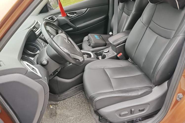 Used Nissan X-Trail 2014 2.5L CVT Leading Edition 4WD Left Front Seat