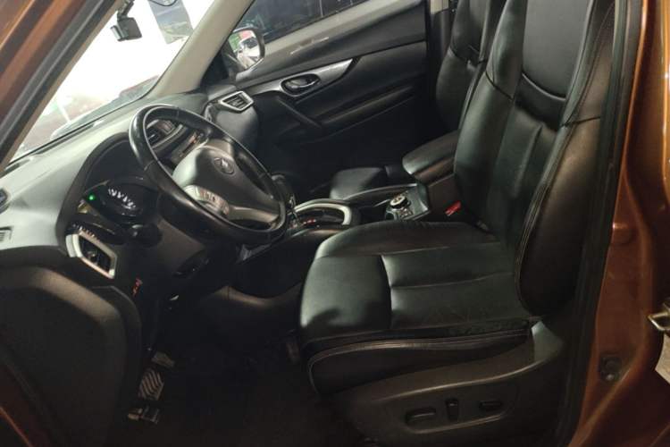Used Nissan X-Trail 2014 2.5L CVT Leading Edition 4WD Left Front Seat