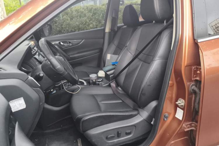Used Nissan X-Trail 2014 2.5L CVT Luxury Edition 4WD Left Front Seat
