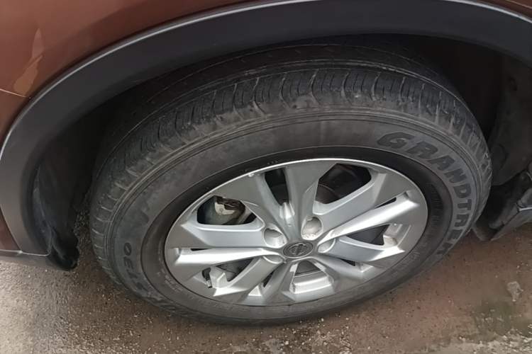 Used Nissan X-Trail 2014 2.0L CVT Comfort Edition 2WD Left Front Wheel Hub