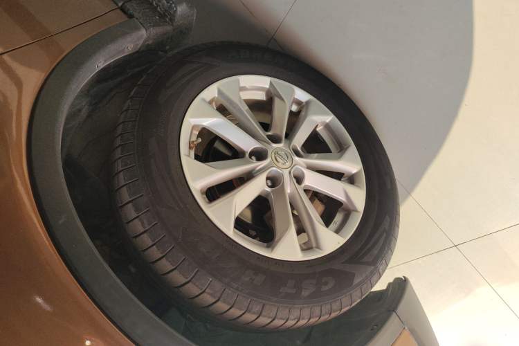 Used Nissan X-Trail 2014 2.5L CVT Luxury Edition 4WD Left Front Wheel Hub