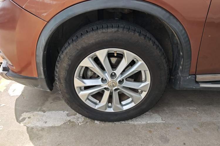 Used Nissan X-Trail 2014 2.5L CVT Leading Edition 4WD Left Front Wheel Hub
